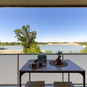 Bord lac, studio climatisé proche Avignon, plage, Wave Island&Spirou Monteux